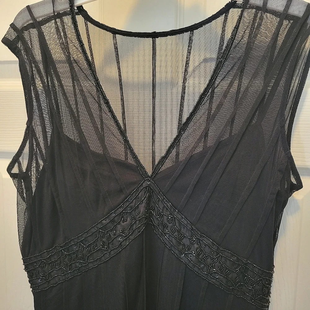 Elegant V-neck Black Cocktail Dress with sequins / embellishments, sheer Sz 6 - Picture 3 of 6
